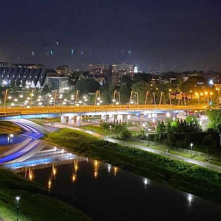 Capital Towers - Apartament Modern Z Widokiem Na Rzeke Rzeszow Bagian luar foto