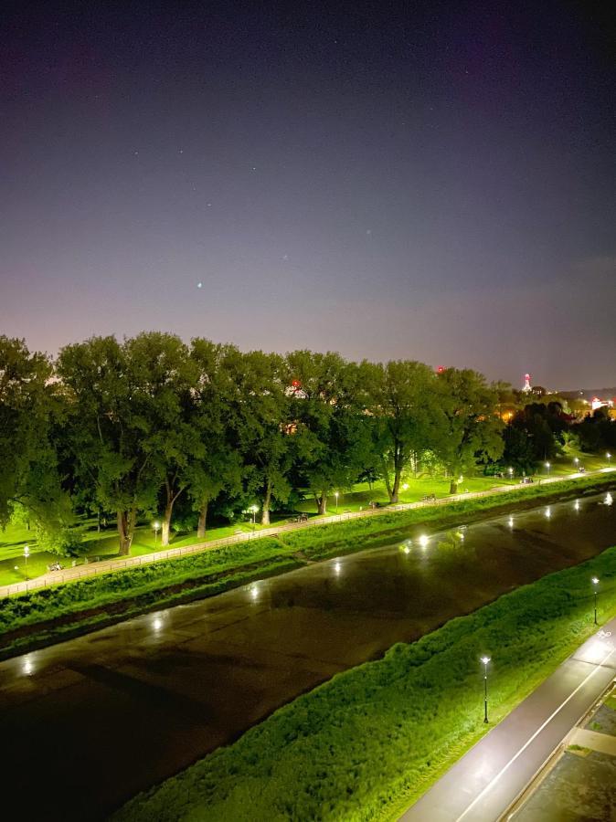 Capital Towers - Apartament Modern Z Widokiem Na Rzeke Rzeszow Bagian luar foto