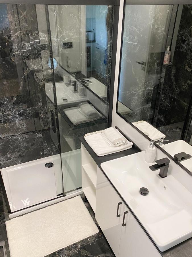 Capital Towers - Apartament Modern Z Widokiem Na Rzeke Rzeszow Bagian luar foto